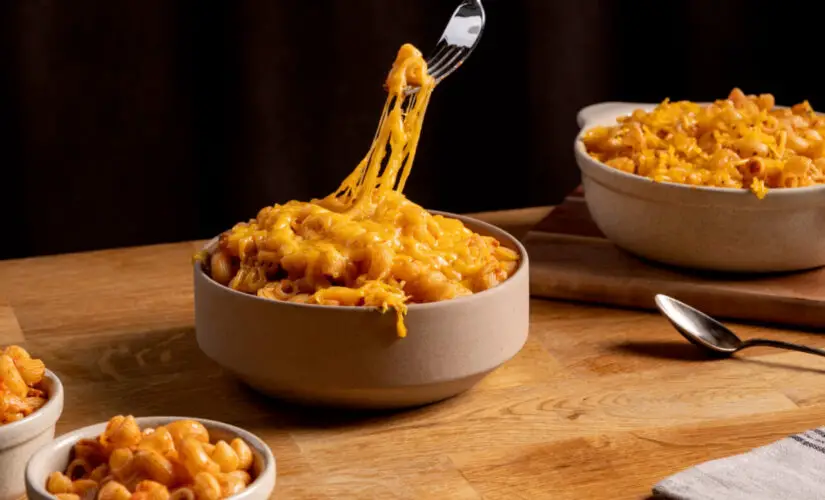 Escondidinho de frango com mandioca cremoso como almoço de domingo em família