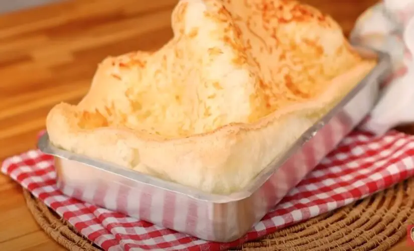 Biscoito montanha-russa com queijo crocante por fora e macio por dentro, como no interior