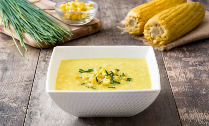 Angu de milho cremoso, simples e com sabor de tradição mineira