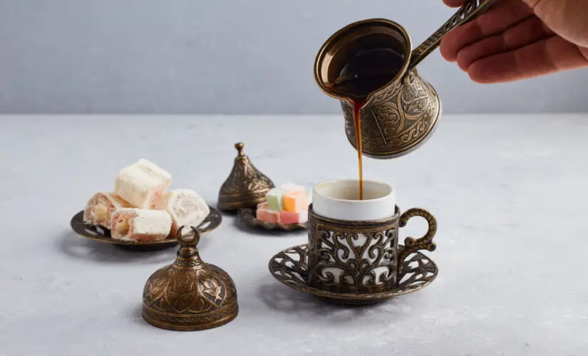 Café marroquino que aquece a alma e perfuma a manhã