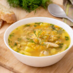 Caldo de ovo com sabor de cuidado e aconchego