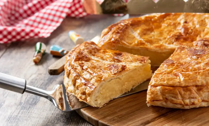 Empadão goiano tradicional, recheado e cheio de sabor do cerrado