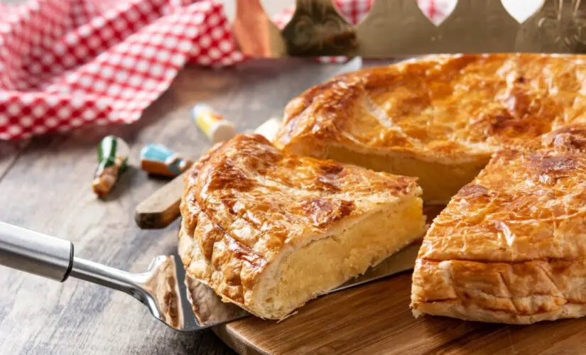 Empadão goiano tradicional, recheado e cheio de sabor do cerrado