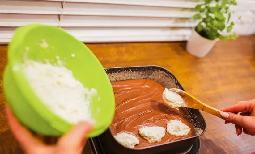 Bombom de travessa cremoso, fácil e perfeito para impressionar