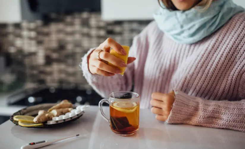 Chá para tosse seca calmante, natural e com ingredientes acessíveis