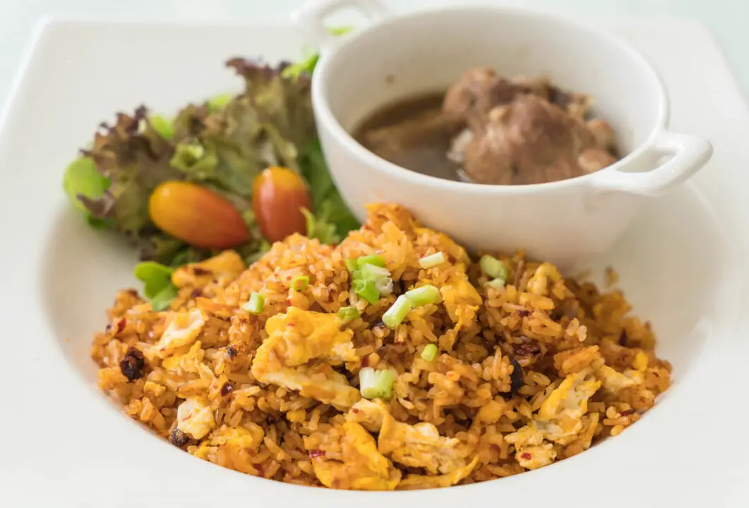 Arroz carreteiro tradicional receita com gosto de comitiva e família reunida