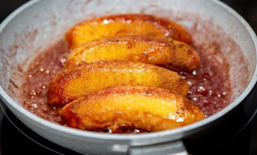 Pronta em Menos de 10 Minutos Banana Flambada com Canela Pronta em Menos de 10 Minutos