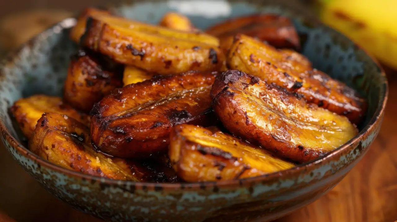 Banana da terra caramelizada que derrete na boca e lembra sobremesa de mãe