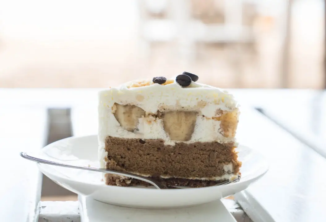 Banoffee uma Sobremesa Irresistível que Combina Banana Caramelo e Chantilly