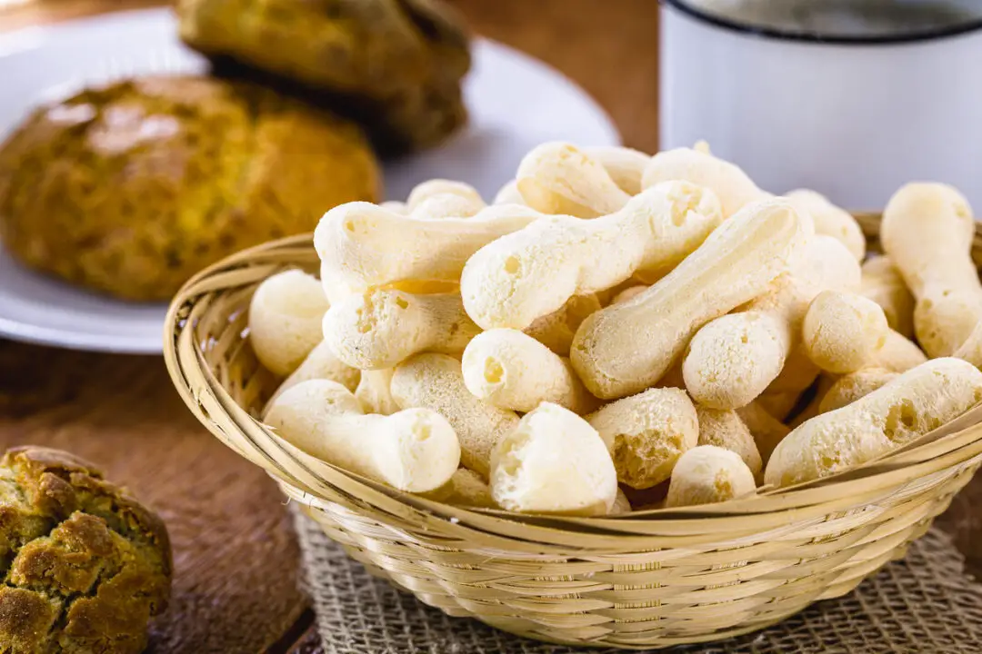 Biscoito de polvilho assado fácil e rápido com gostinho de infância