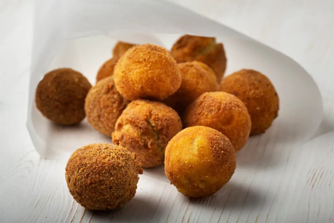 Bolinha de Queijo uma Receita Crocante Cremosa e Ideal para Lanches ou Festas