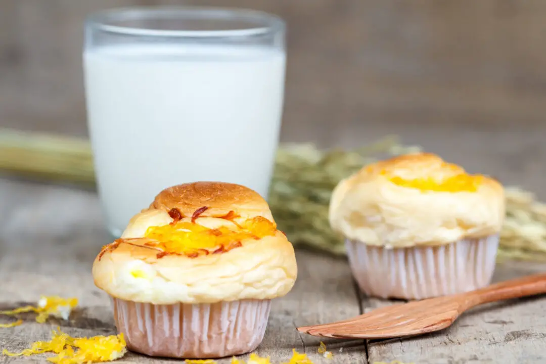 Bolinho com leite ninho que derrete na boca e tem gosto de carinho de vó