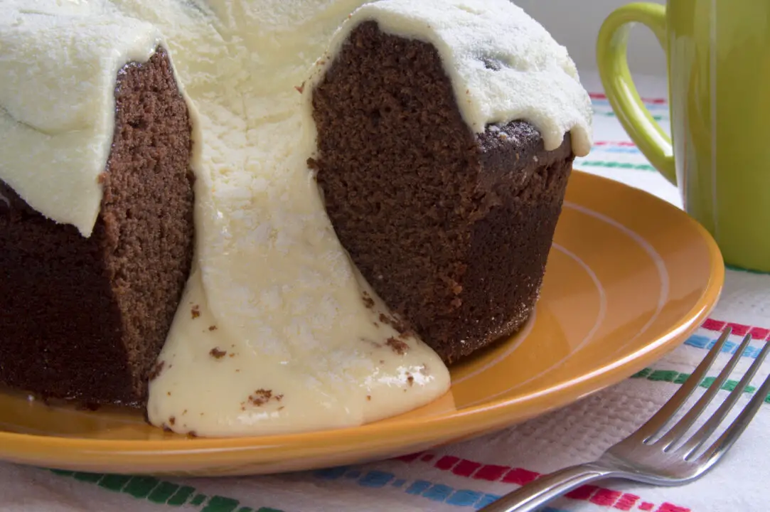 Bolo Vulcão uma Receita Escandalosamente Cremosa com Recheio que Transborda Sabor