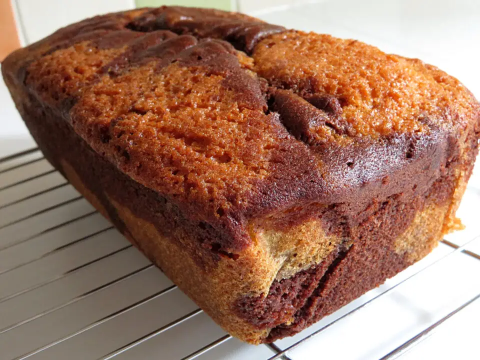 Bolo de Liquidificador Mesclado uma Receita Rápida Fofinha e Cheia de Sabor