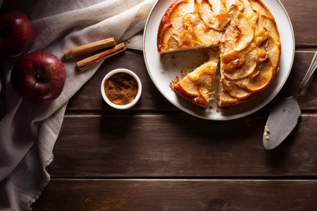 Bolo de Maçã Fit saudável fofinho e perfeito para o café da manhã