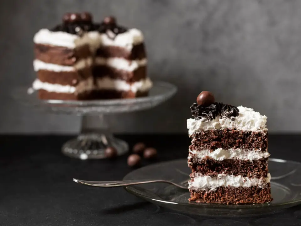 Bolo de Prestígio com recheio cremoso e cobertura irresistível