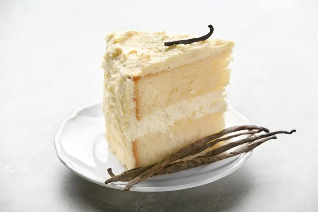 Bolo de baunilha da vovó que perfuma a casa com sabor de aconchego