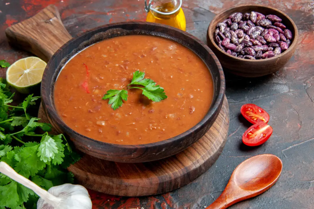 Caldo de feijão batido no liquidificador cremoso, nutritivo e fácil de preparar