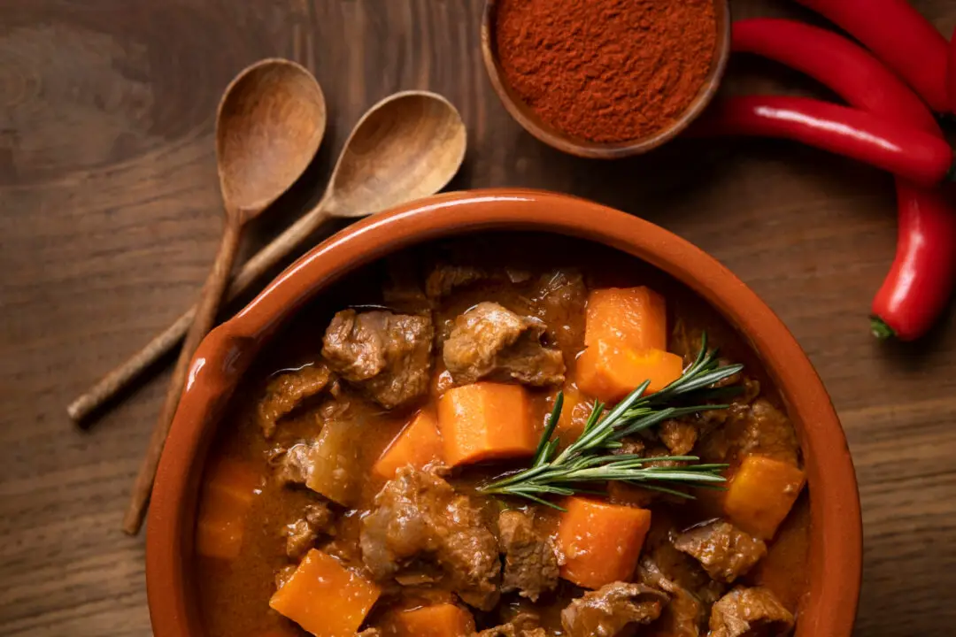 Carne de panela de pressão macia, suculenta e cheia de sabor de casa