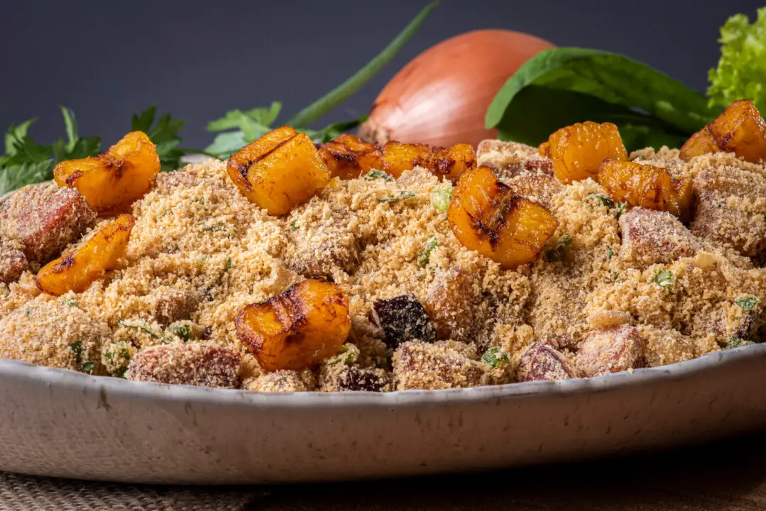 Farofa de Banana da Terra uma Receita Rústica Doce e Salgada Perfeita para Acompanhar Pratos Tropicais