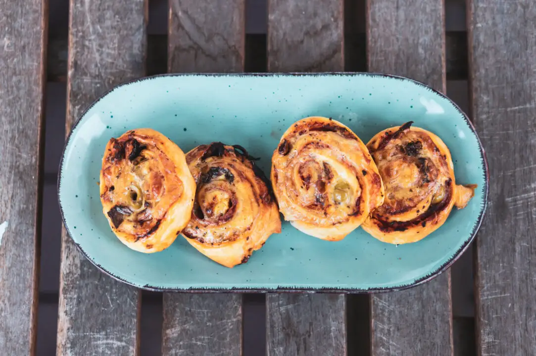 Fatias húngaras com cheiro de padaria e sabor de infância