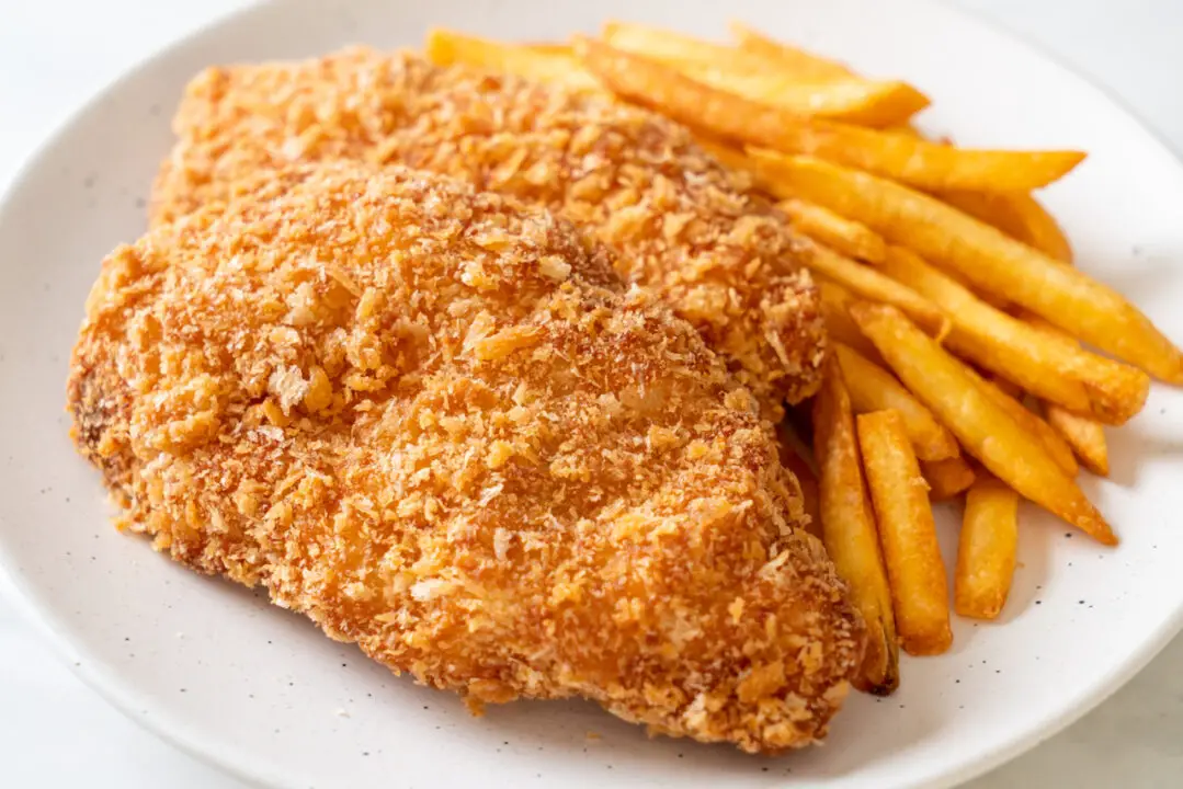 Frango à milanesa sequinho, crocante e suculento como o de restaurante