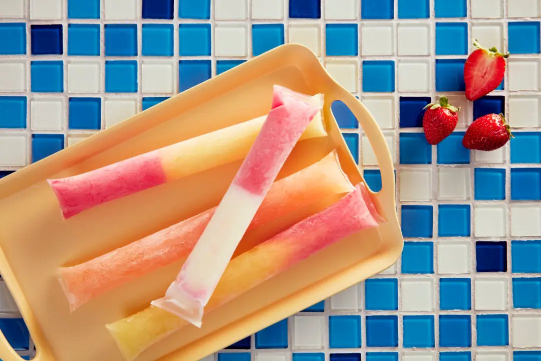 Geladinho de coco cremoso com sabor de infância e refrescância que conquista no primeiro gole