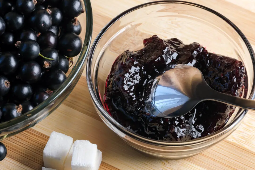 Geleia de jabuticaba com gosto de quintal e cheiro de infância