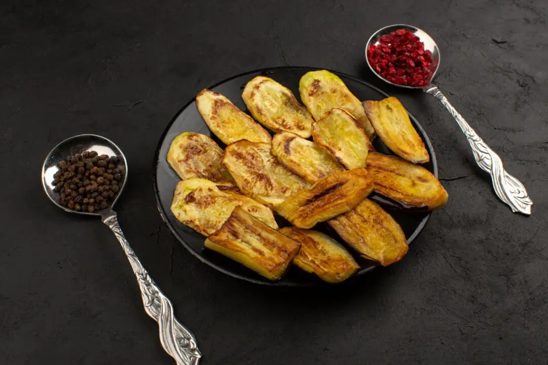 Jiló Frito crocante temperado e perfeito como petisco ou acompanhamento
