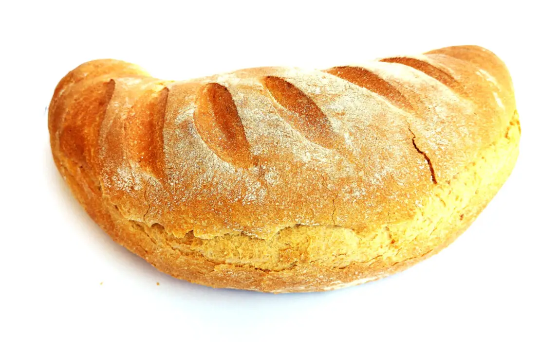 Pão de milho batido com textura macia e sabor caseiro
