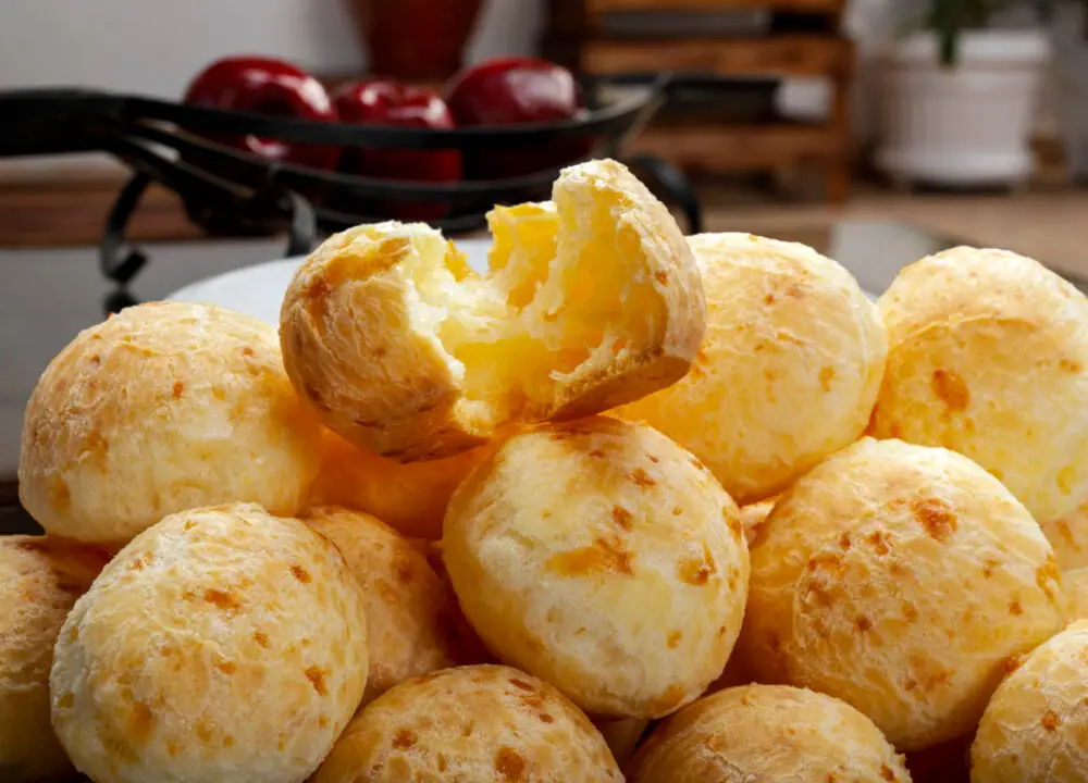 Pão de queijo congelado na airfryer igual ao de padaria em minutos
