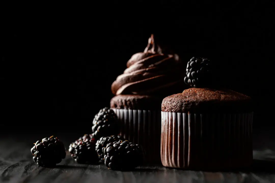 Petit gâteau no micro-ondas pronto em minutos com sabor de confeitaria