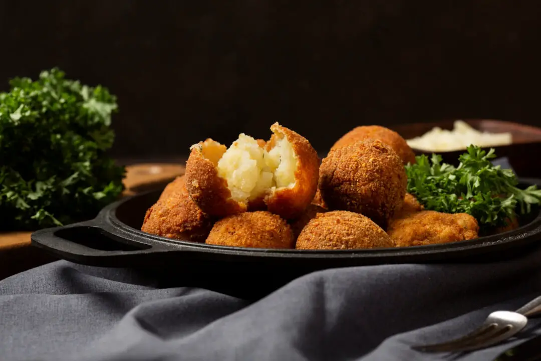 Bolinho de Mandioca uma Receita Crocante por Fora Macia por Dentro e Perfeita para Petiscos ou Lanches
