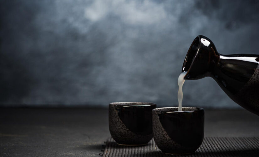 Saquê uma Bebida Tradicional Japonesa Versátil e Perfeita para Drinks e Harmonizações