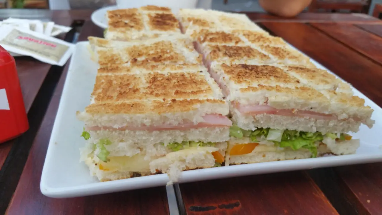 Torta de Pão de Forma Salgada prática recheada e perfeita para lanches ou festas