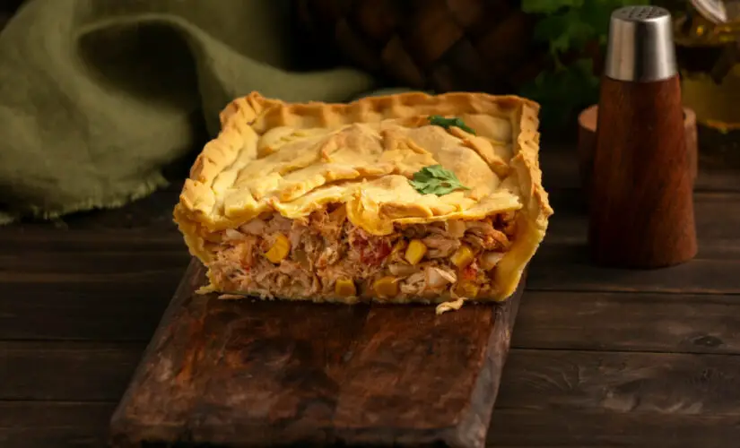 Bolo de liquidificador salgado fofinho que lembra lanche da tarde em família
