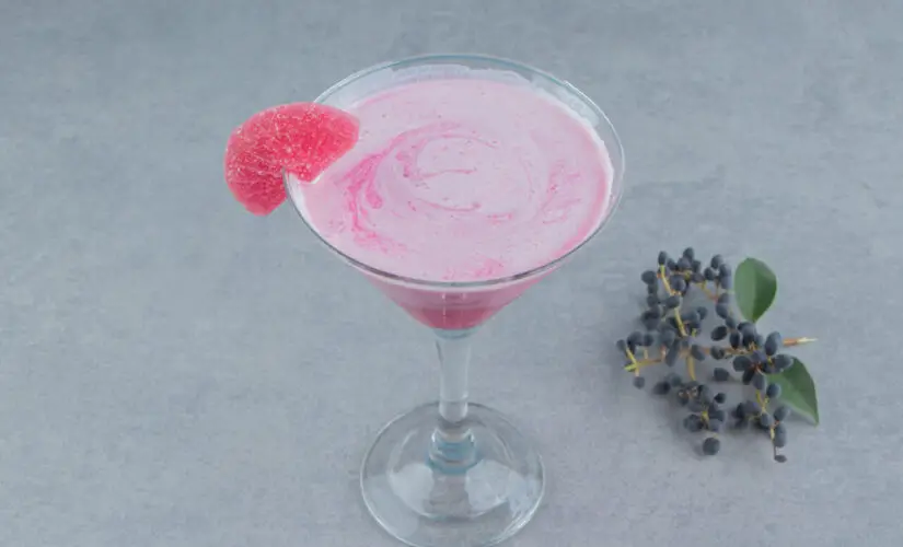 Batida de vinho cremosa, doce e geladinha com sabor de festa e encontros entre amigos
