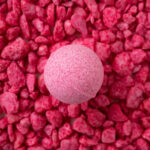 Bicho de pé doce rosa que encanta crianças e adultos com seu sabor de festa