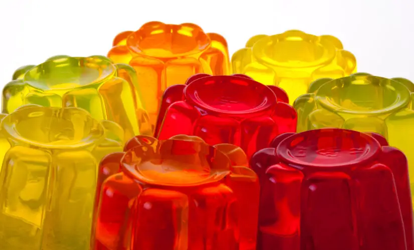 Gelatina de mosaico colorida que encanta os olhos e refresca o paladar