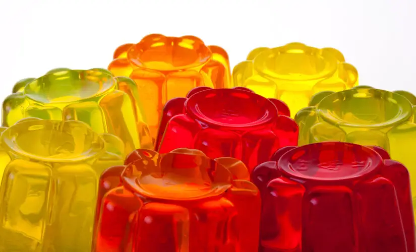 Gelatina de mosaico colorida que encanta os olhos e refresca o paladar