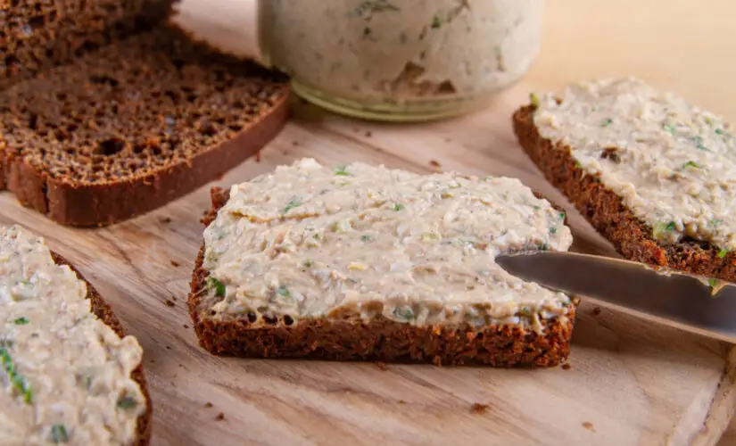 Patê de frango cremoso com sabor caseiro perfeito para qualquer ocasião