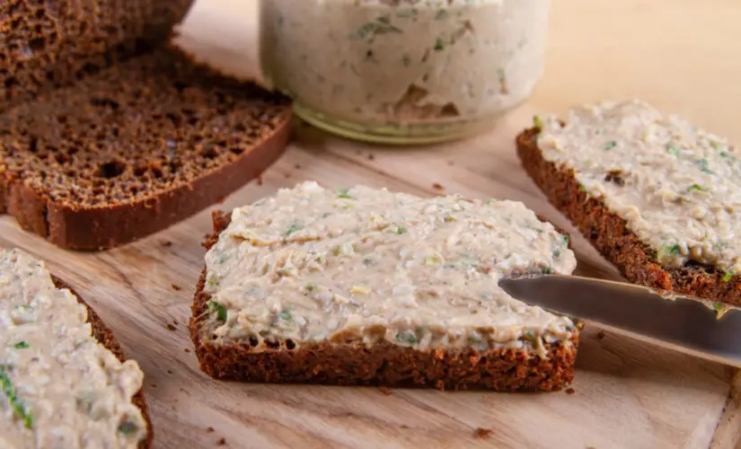 Patê de frango cremoso com sabor caseiro perfeito para qualquer ocasião