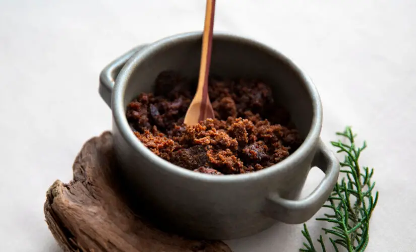 Brownie de caneca que fica pronto em minutos e traz o sabor intenso do chocolate