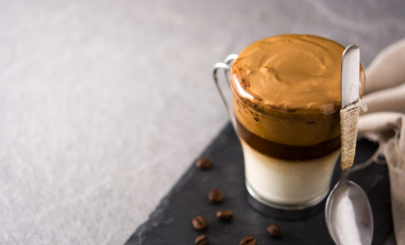 Café cremoso que abraça no sabor e lembra manhãs frias com pão na chapa