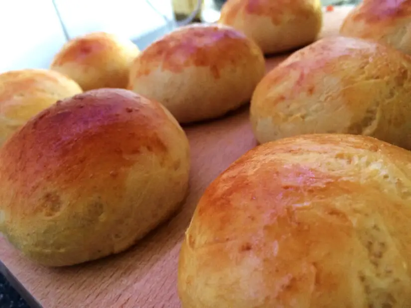 Pão de batata doce fofinho, nutritivo e com gostinho de comida feita em casa