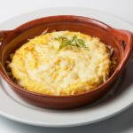 Escondidinho de frango com mandioca com sabor de comida feita com amor