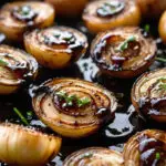 Cebola caramelizada com açúcar dourada, agridoce e perfeita para acompanhar tudo