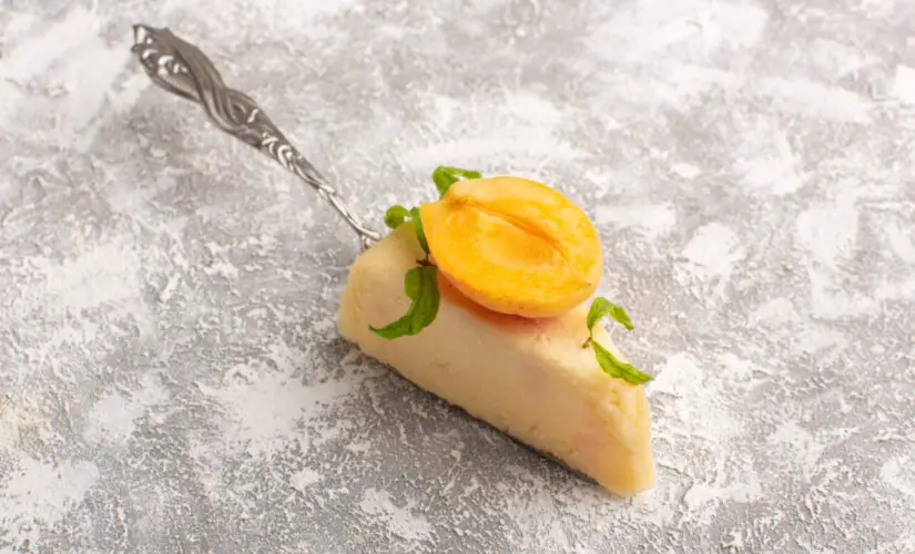 Pavê de pêssego gelado, cremoso e perfeito para adoçar a memória da família
