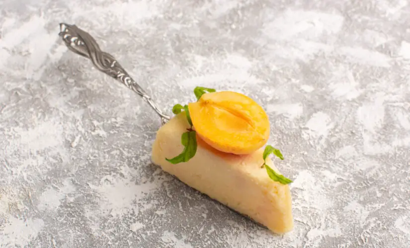 Pavê de pêssego gelado, cremoso e perfeito para adoçar a memória da família