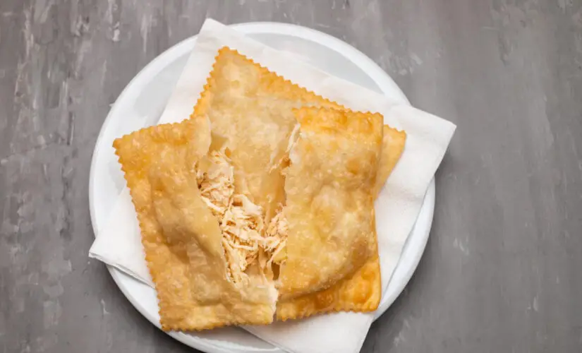 Pastelão de frango suculento com massa crocante e recheio bem temperado para reunir a família